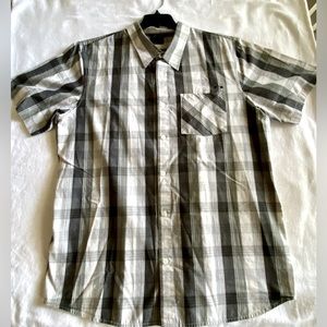 Oakley Men’s Grey/Black/White Plaid Button Up Shirt Size Large. Slightly Used